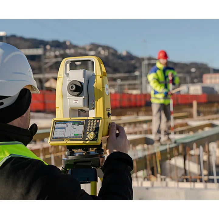 Leica iCON iCB50 Manual Total Station in use close up