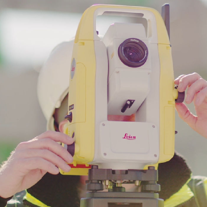 Leica Icon iCB70 Manual Total Station in use close up
